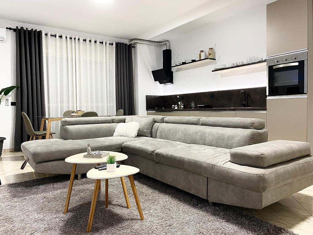 Luxury Apartments In City Center Драч Екстериор снимка