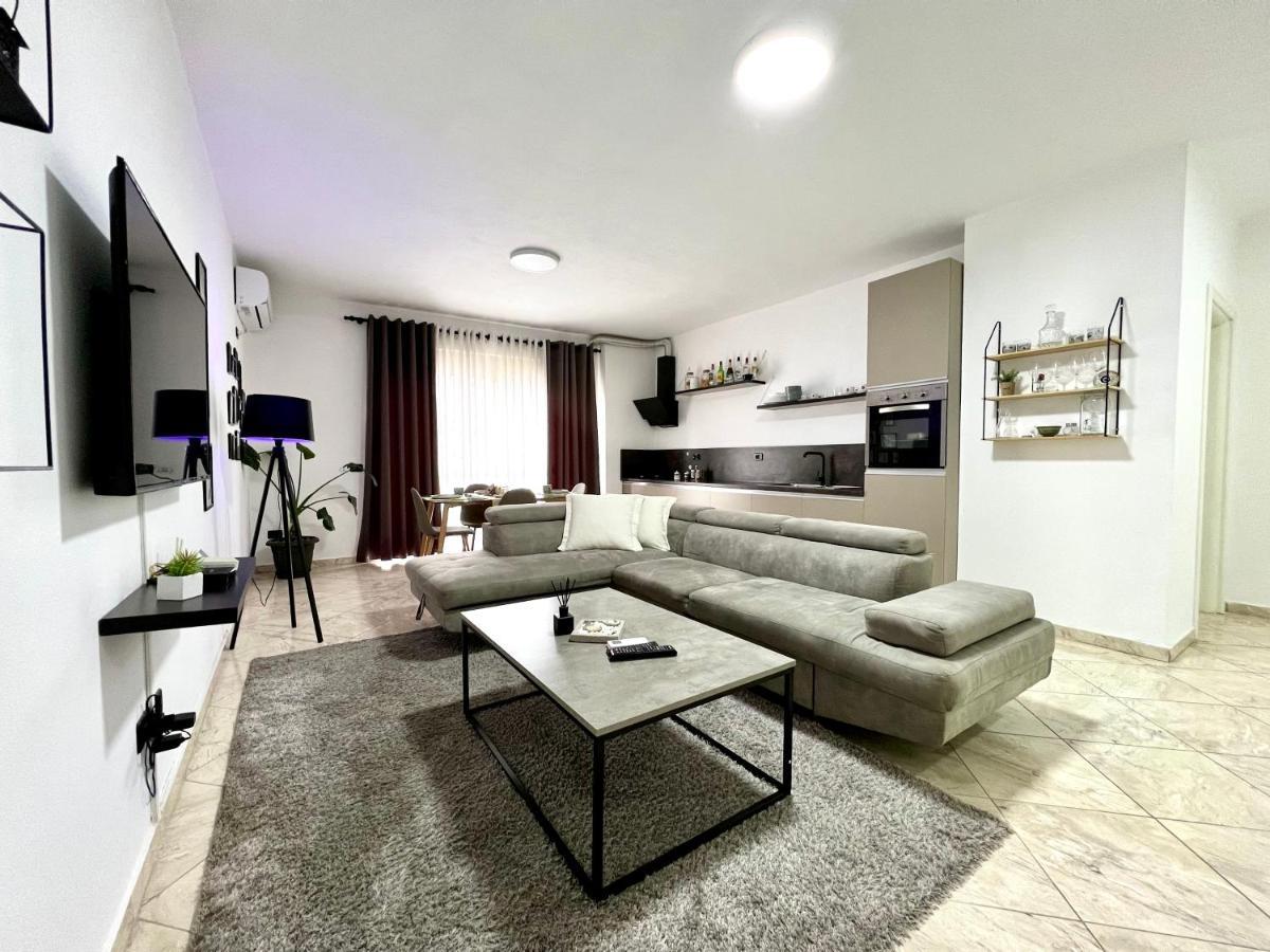 Luxury Apartments In City Center Драч Екстериор снимка