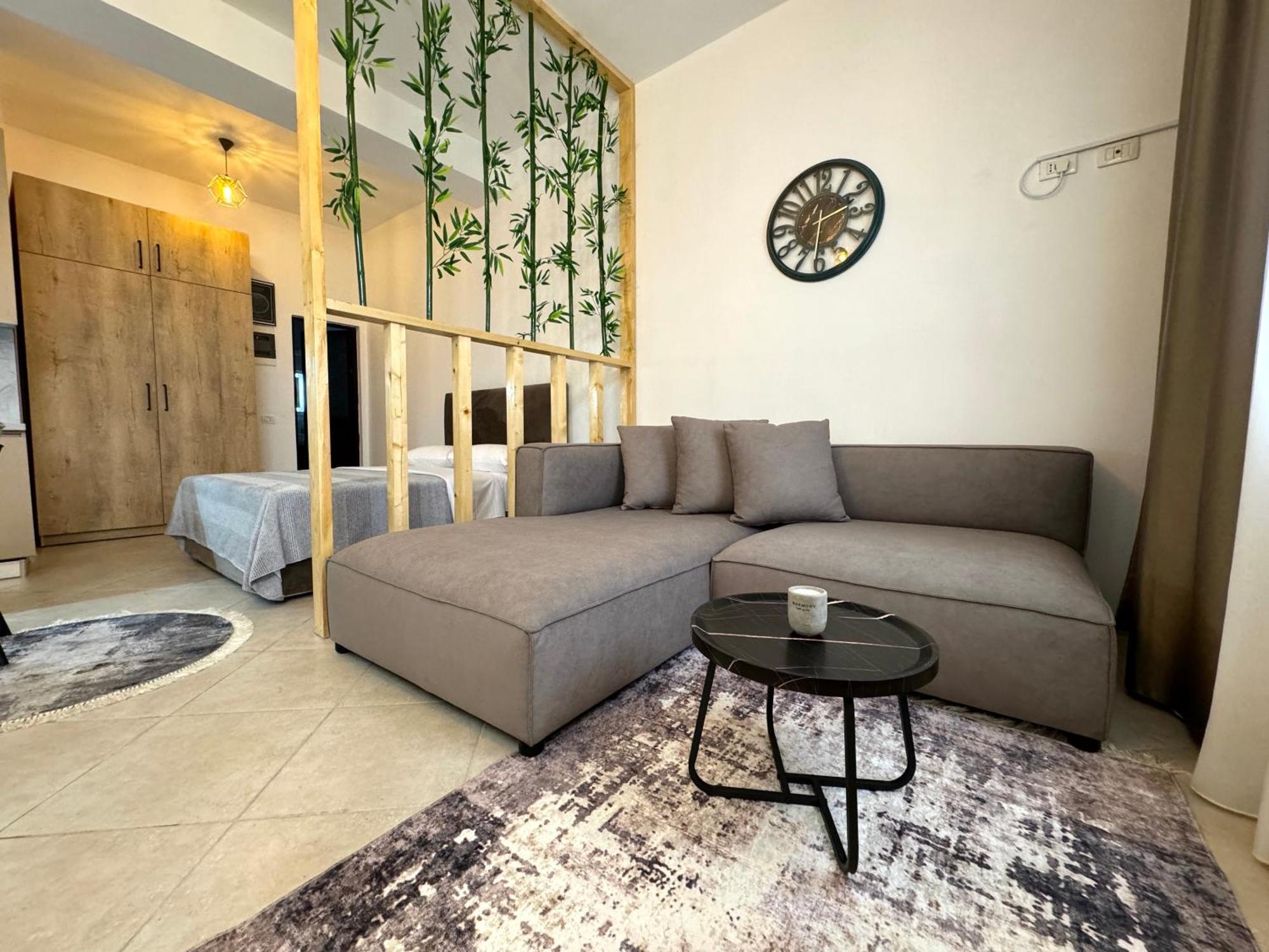 Luxury Apartments In City Center Драч Екстериор снимка