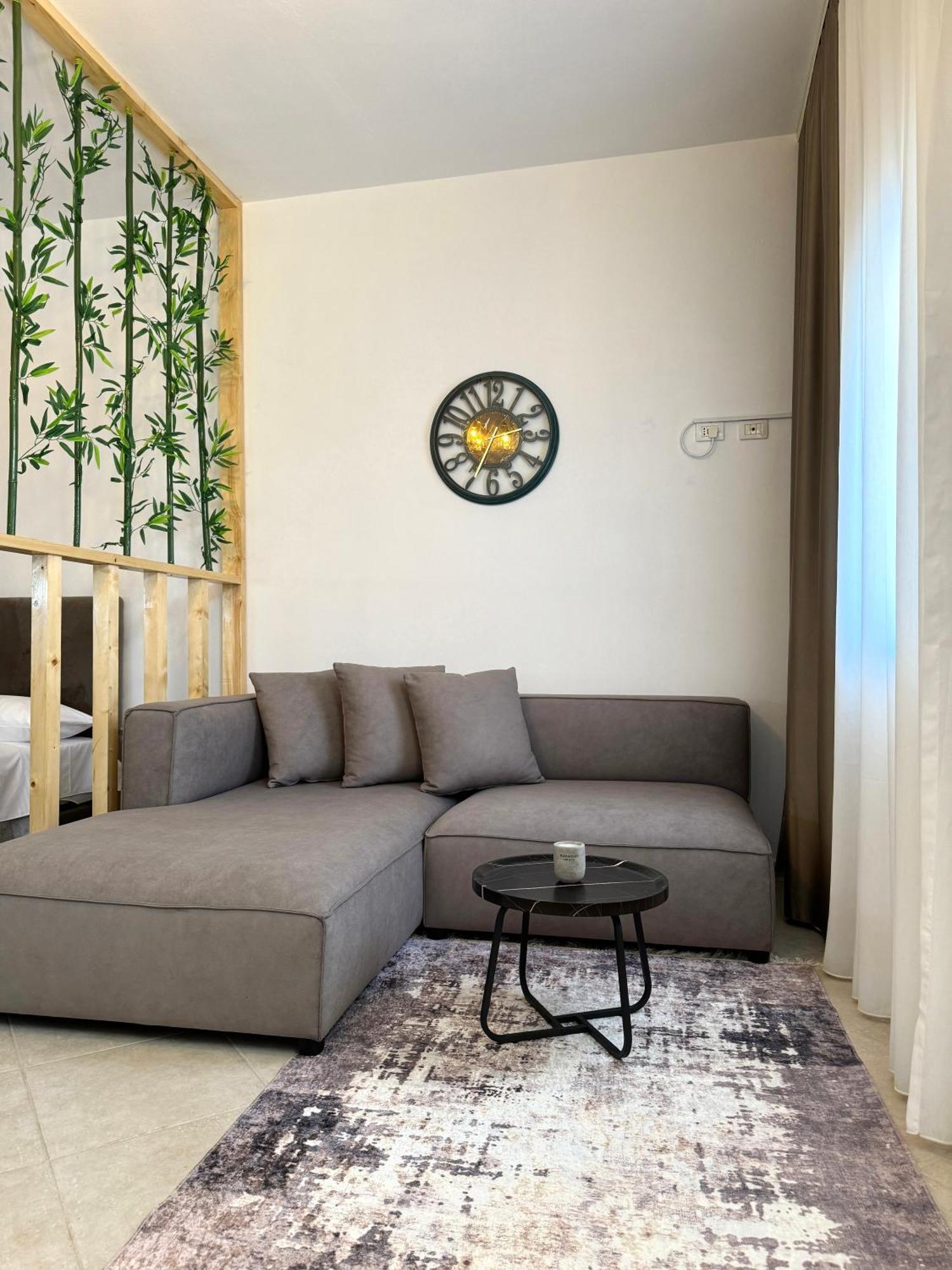 Luxury Apartments In City Center Драч Екстериор снимка