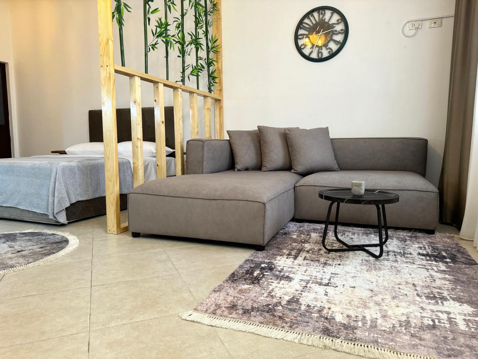 Luxury Apartments In City Center Драч Екстериор снимка