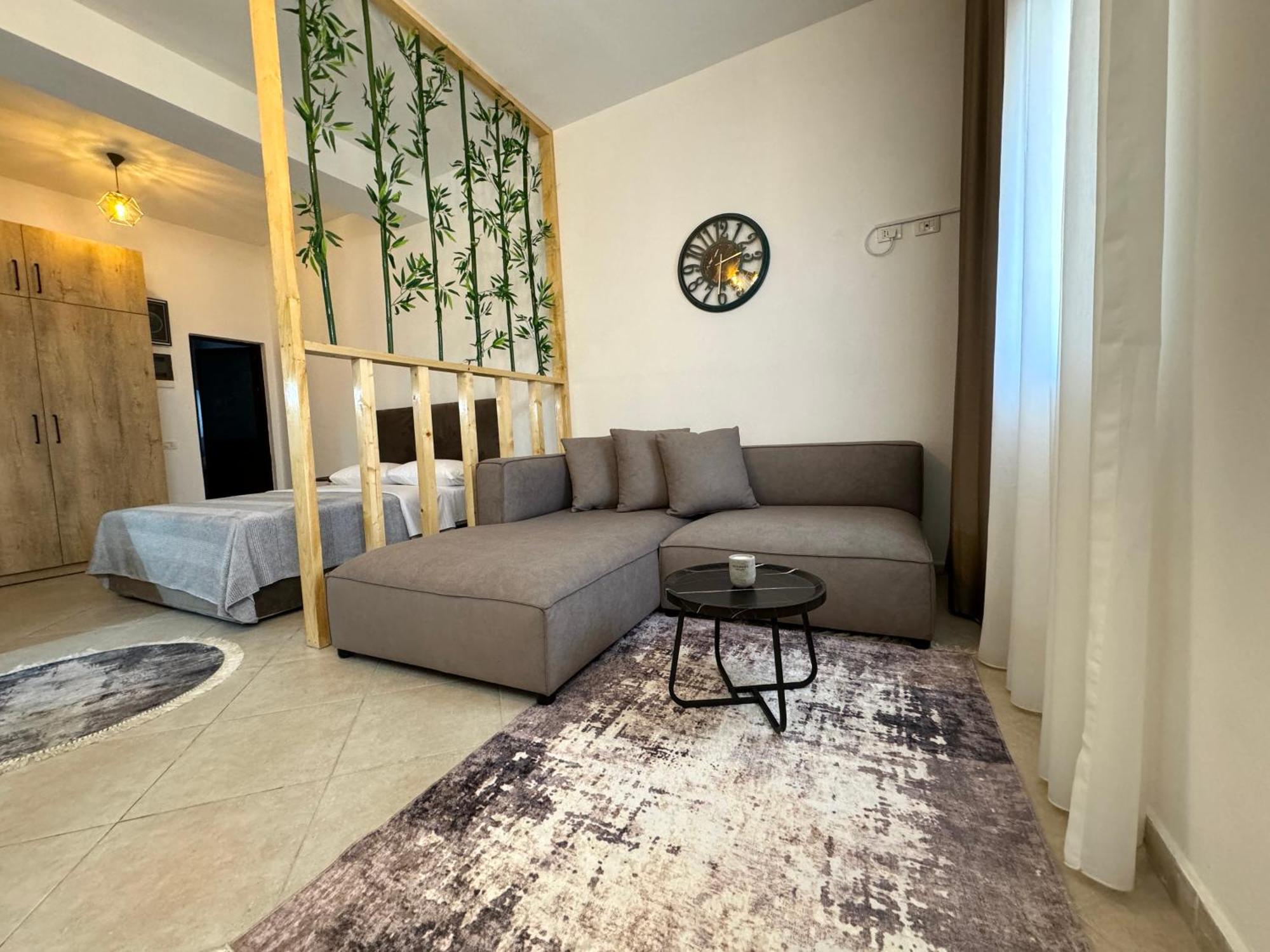 Luxury Apartments In City Center Драч Екстериор снимка