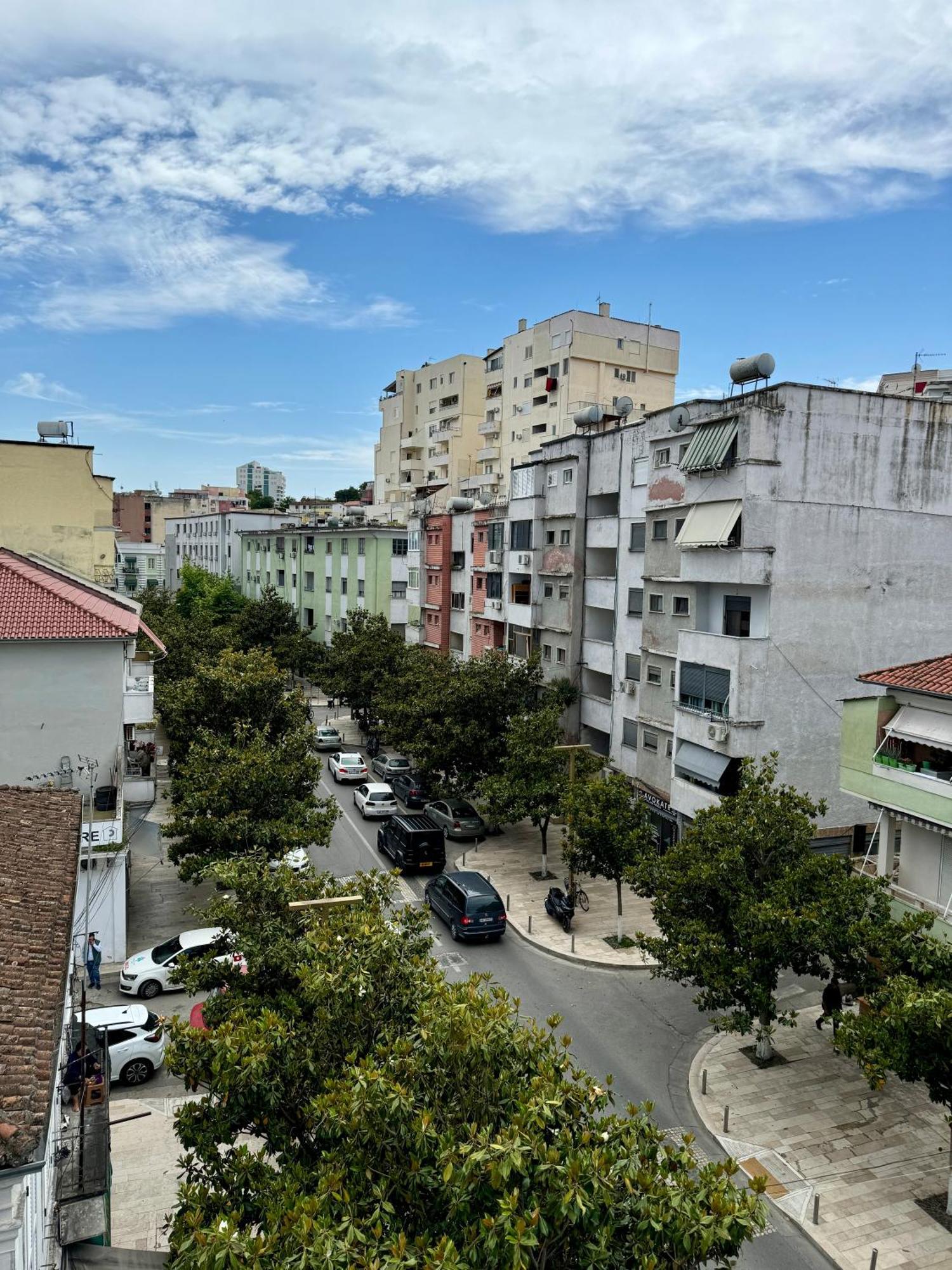Luxury Apartments In City Center Драч Екстериор снимка