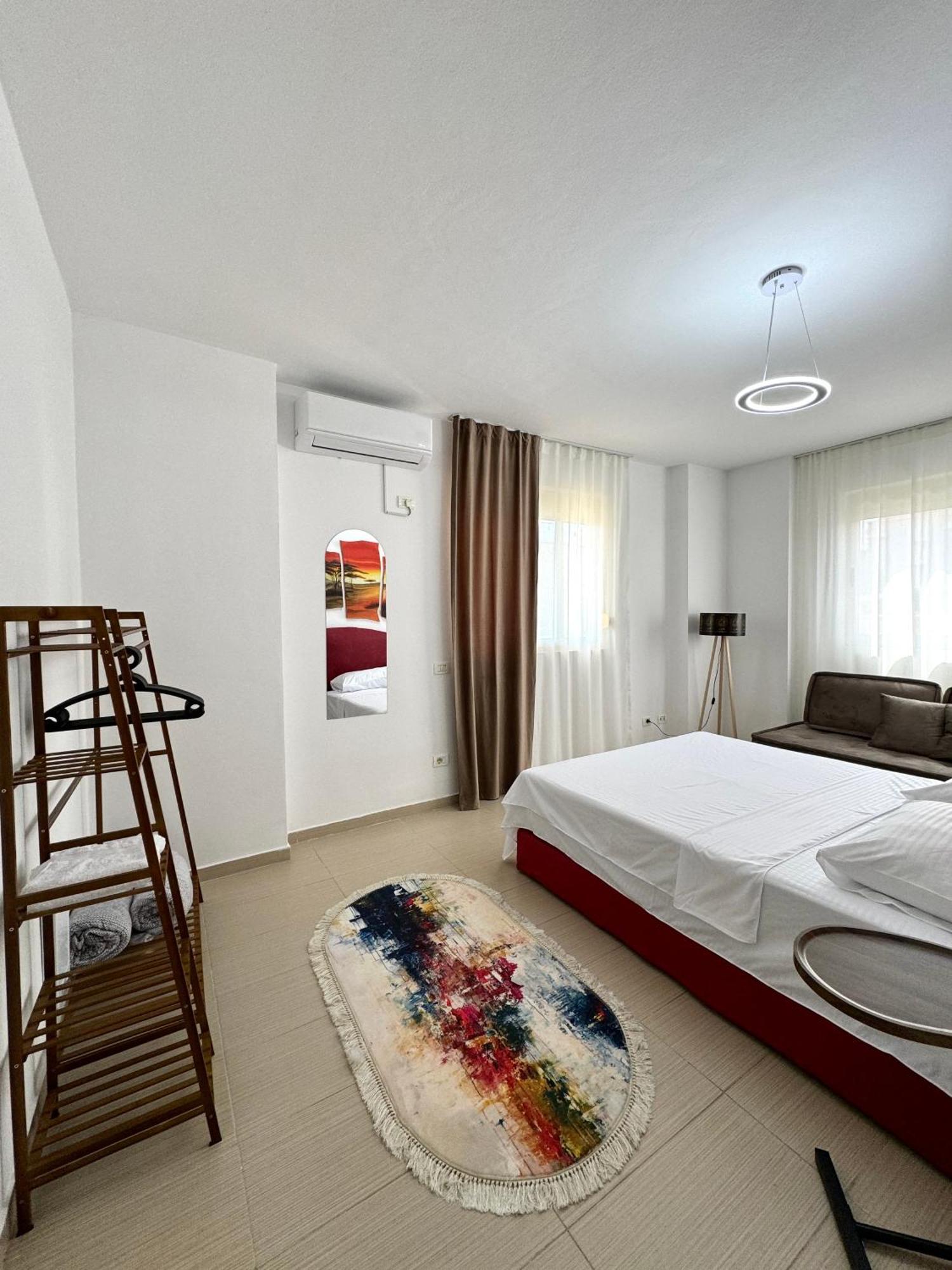 Luxury Apartments In City Center Драч Екстериор снимка