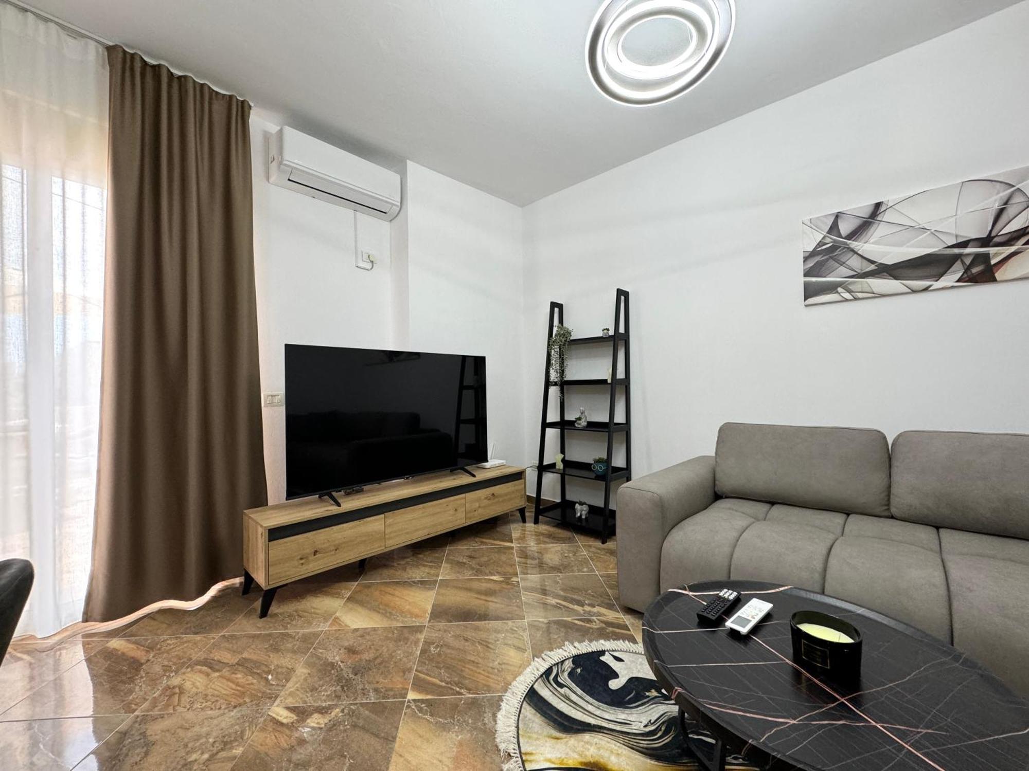 Luxury Apartments In City Center Драч Екстериор снимка